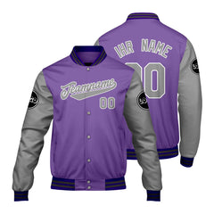 Maßgeschneiderte Lila Hellgrau Letterman Varsity Jacket Individuelle Stickerei Druck nach Ihrem Wunsch