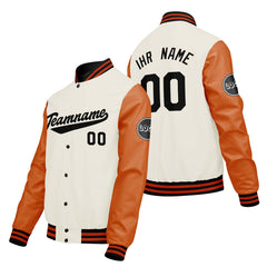 Maßgeschneiderte Creme Weiß Orange Letterman Varsity Jacket Individuelle Stickerei Druck nach Ihrem Wunsch
