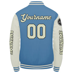 Maßgeschneiderte Hellblaue Creme Letterman Varsity Jacket Individuelle Stickerei Druck nach Ihrem Wunsch