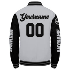 Maßgeschneiderte Grau Schwarz Letterman Varsity Jacket Individuelle Stickerei Druck nach Ihrem Wunsch