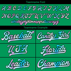 Ein personalisiertes authentisches Baseball-Trikot und eine Netz-Baseballmütze