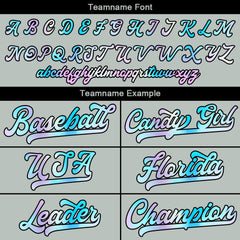 Ein personalisiertes authentisches Baseball-Trikot und eine Netz-Baseballmütze