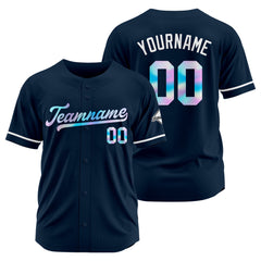Ein personalisiertes authentisches Baseball-Trikot und eine Netz-Baseballmütze