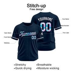Ein personalisiertes authentisches Baseball-Trikot und eine Netz-Baseballmütze