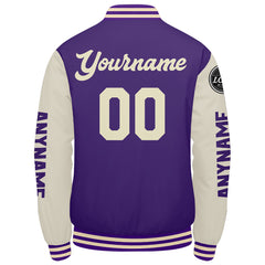 Maßgeschneiderte Lila Creme Letterman Varsity Jacket Individuelle Stickerei Druck nach Ihrem Wunsch