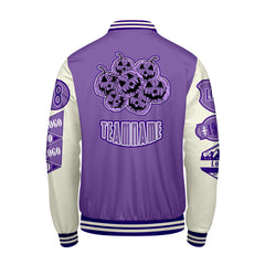 Maßgeschneiderte Lila Weiß Letterman Varsity Jacket Individuelle Stickerei  Druck nach Ihrem Wunsch