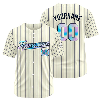 Ein personalisiertes  authentisches Baseball-Trikot und eine Netz-Baseballmütze